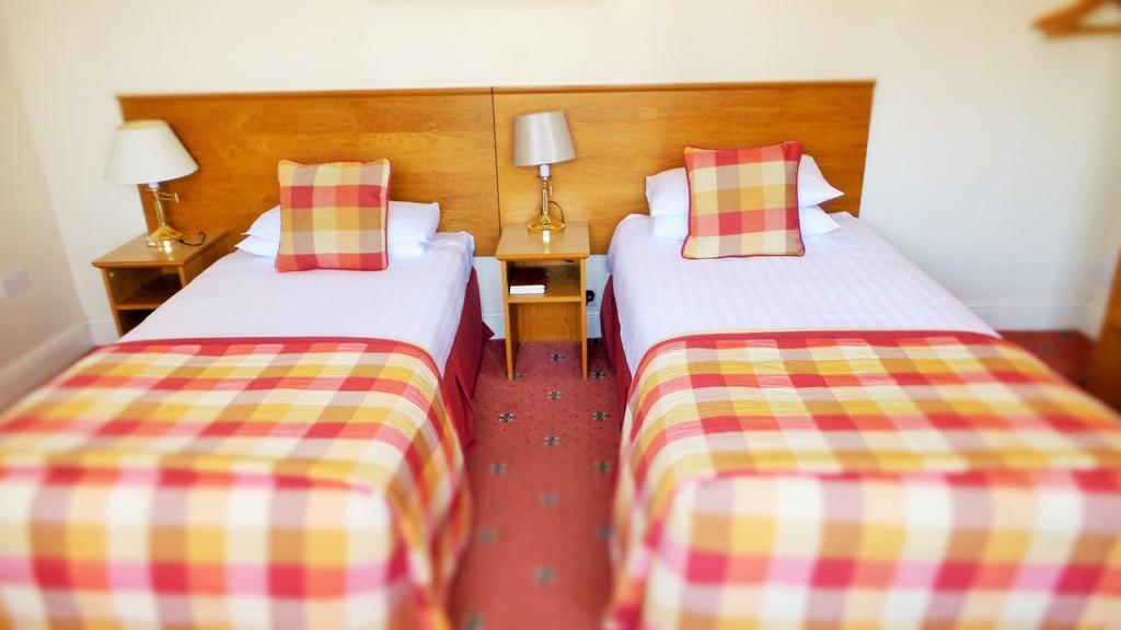 Roydon Marina Village Hotel Habitación foto
