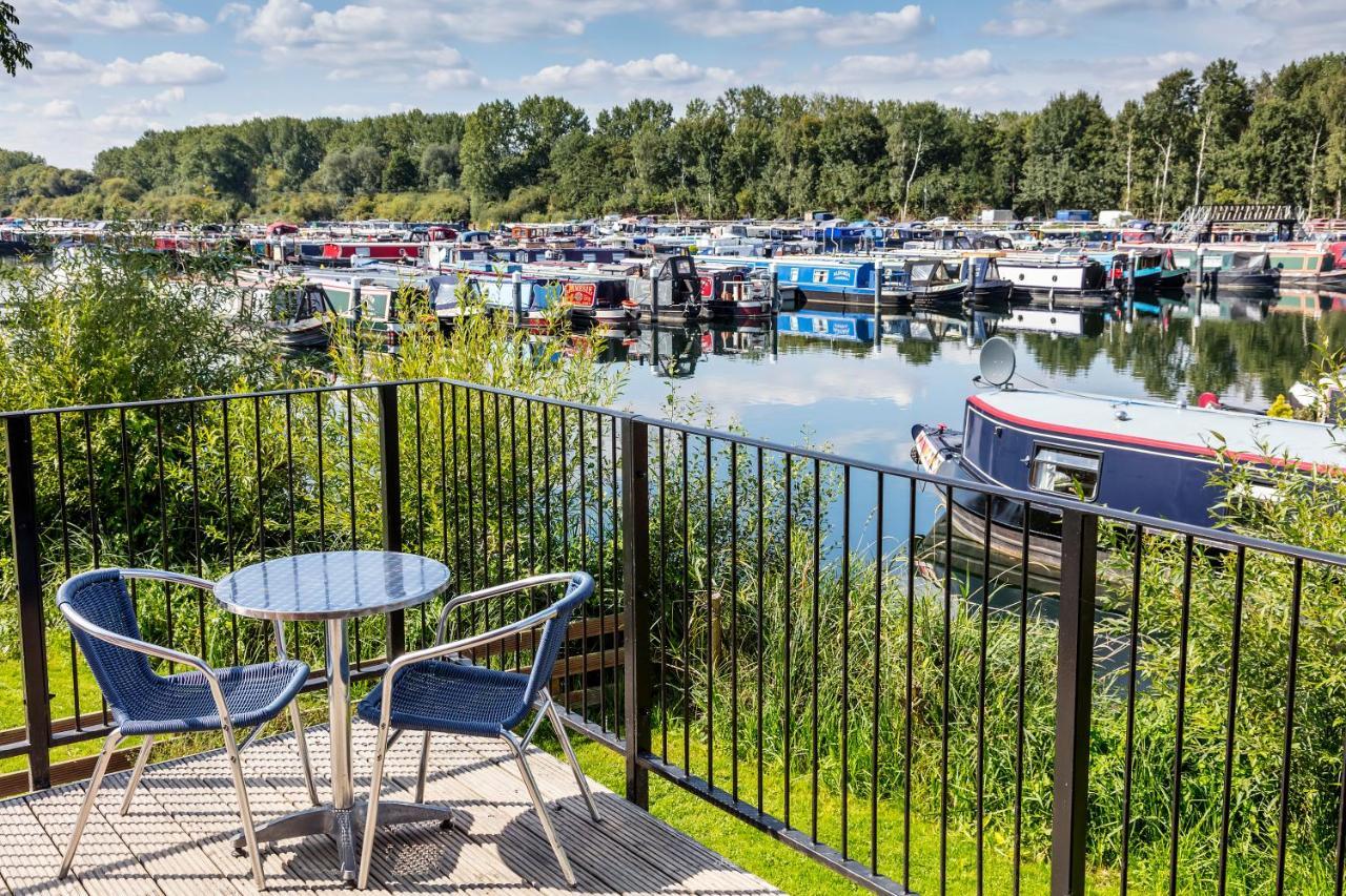 Roydon Marina Village Hotel Exterior foto